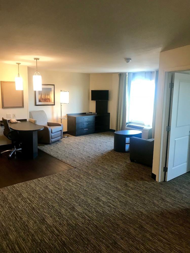 Candlewood Suites Lincoln By Ihg Exterior foto