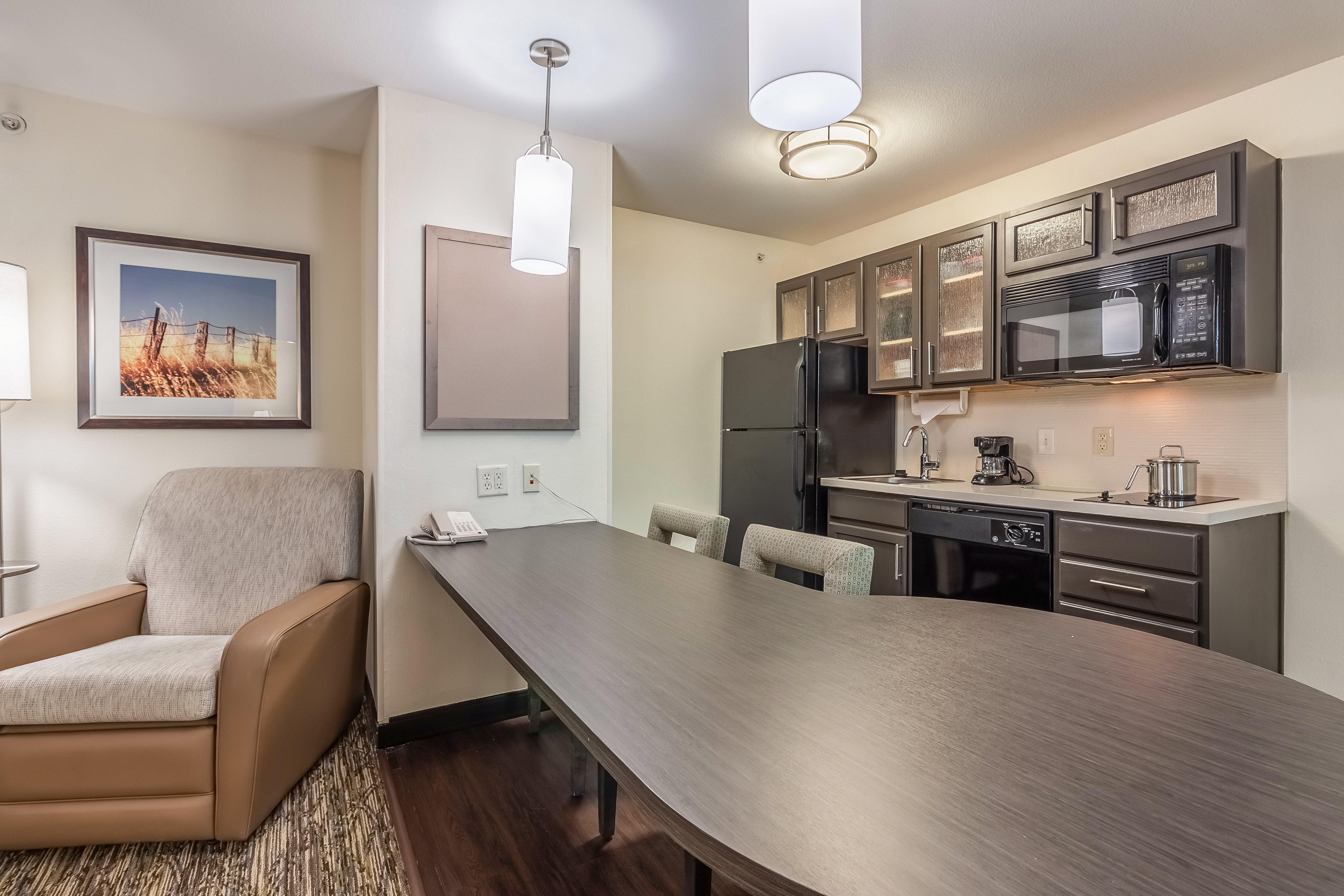 Candlewood Suites Lincoln By Ihg Exterior foto